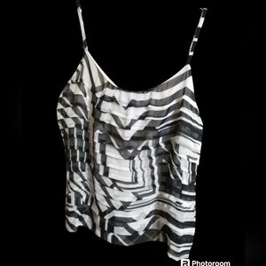New York & Company Black & White Horizontal Pleat Tank